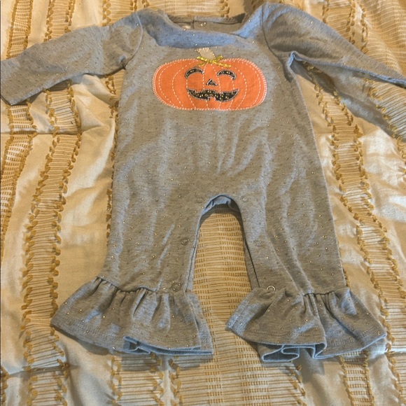 Mud Pie Other - Mud Pie Gray Pumpkin Bodysuit